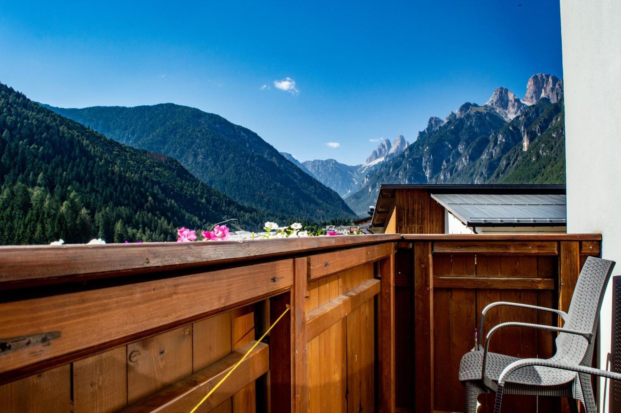 Hotel Serena - Tre Cime Views アウロンツォ・ディ・カドーレ エクステリア 写真