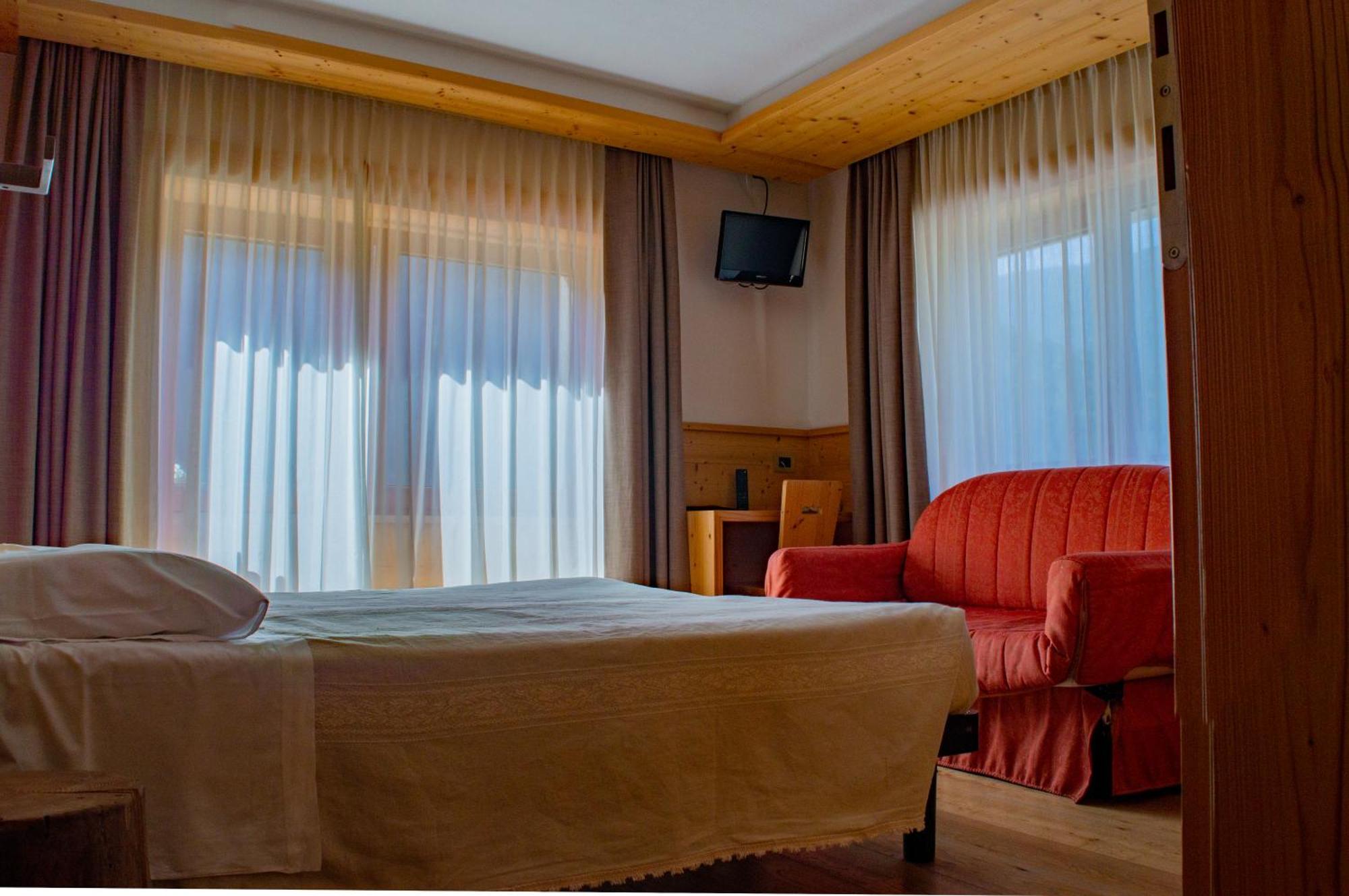 Hotel Serena - Tre Cime Views アウロンツォ・ディ・カドーレ エクステリア 写真